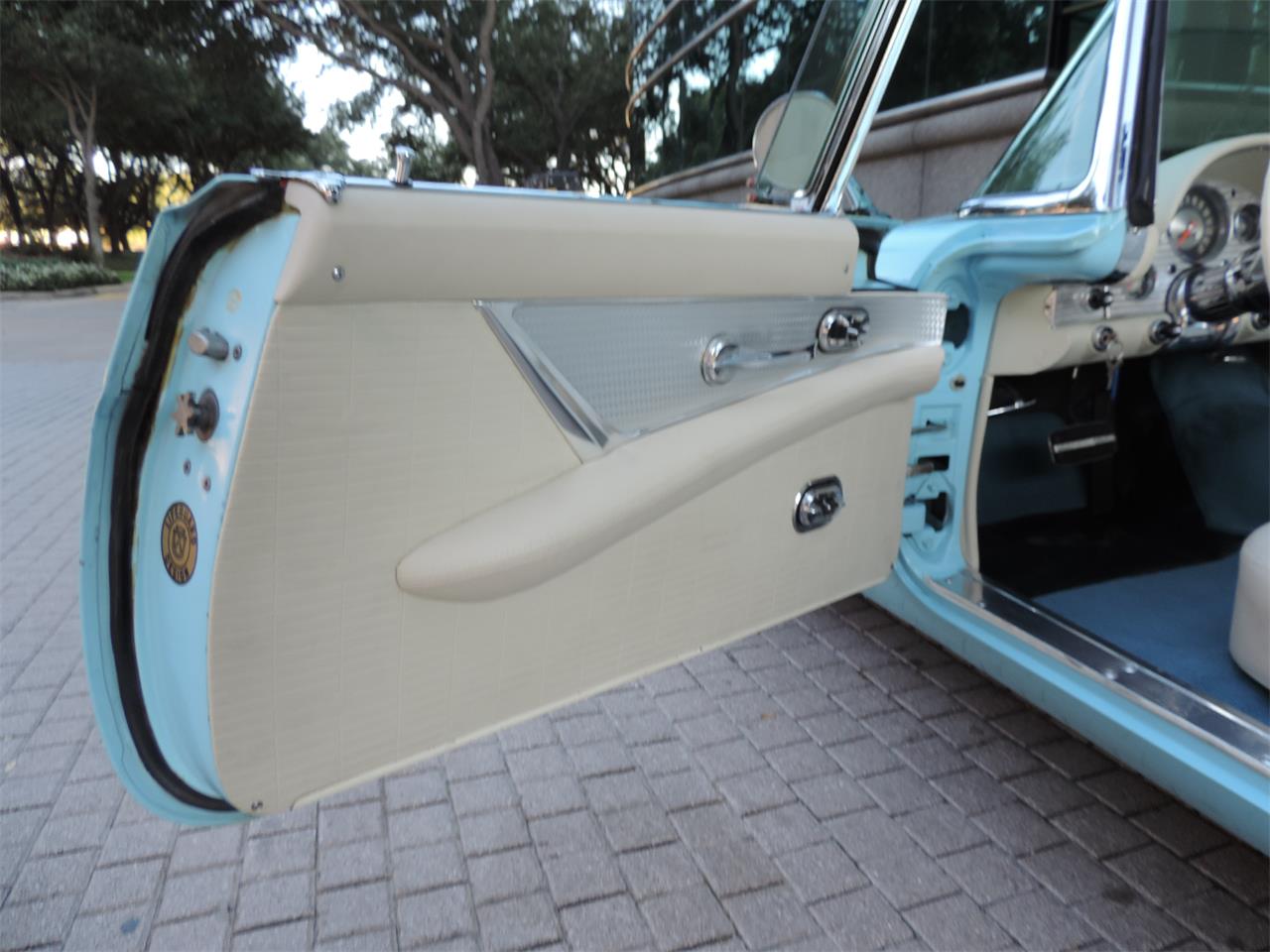 Ford-Thunderbird-1957-Azure-Blue-White-16