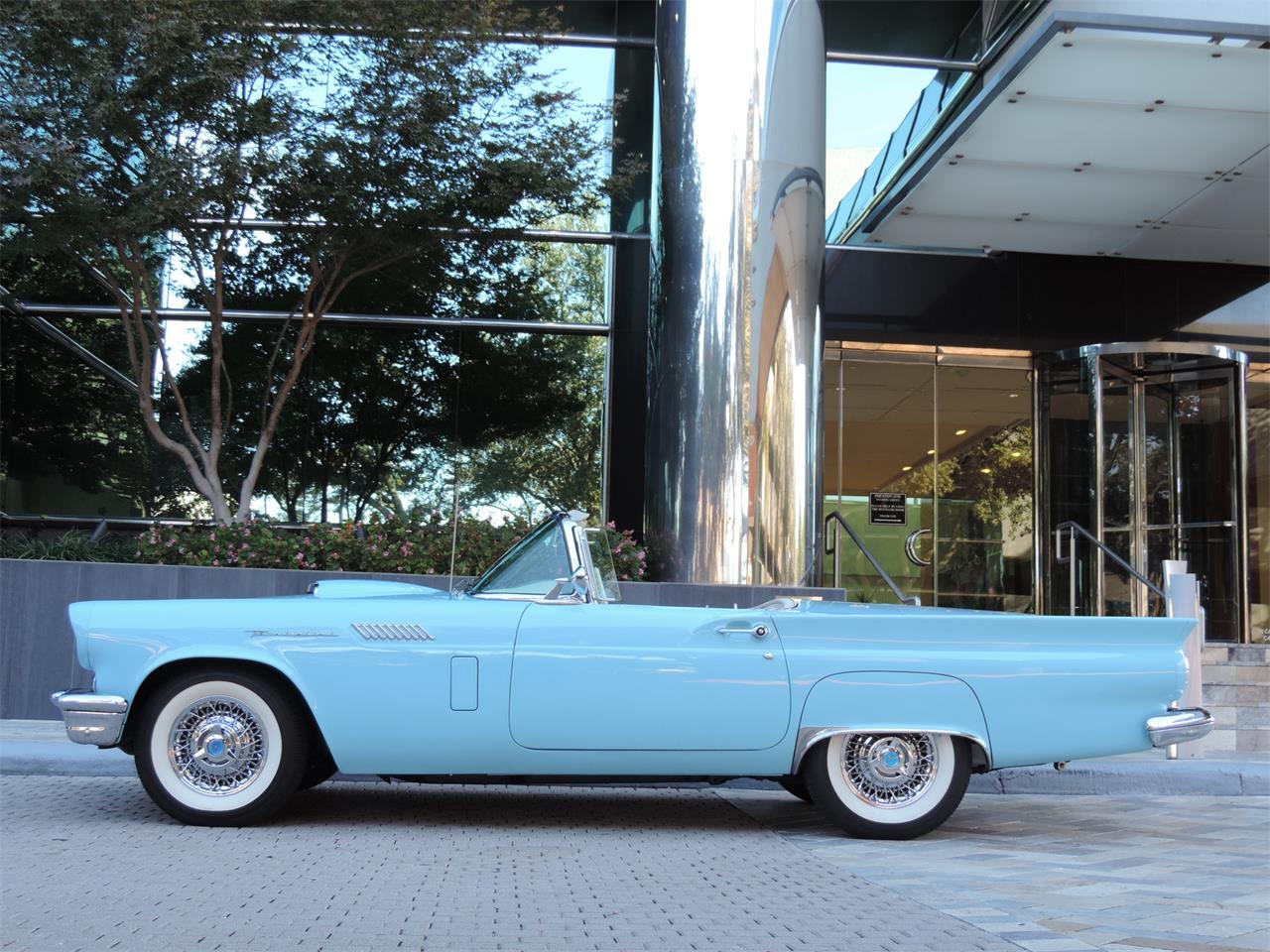 Ford-Thunderbird-1957-Azure-Blue-White-2