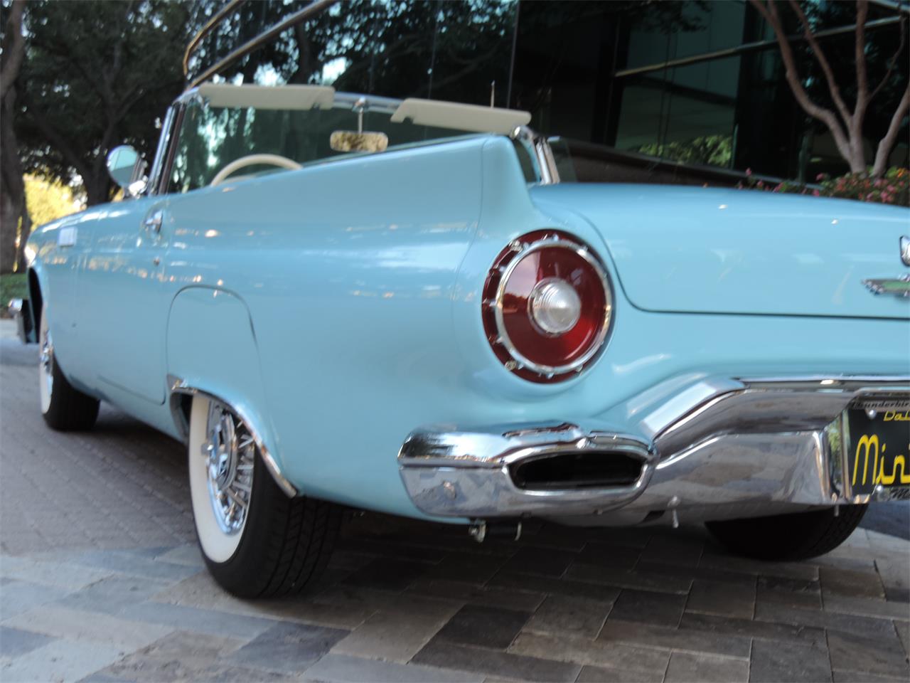 Ford-Thunderbird-1957-Azure-Blue-White-3