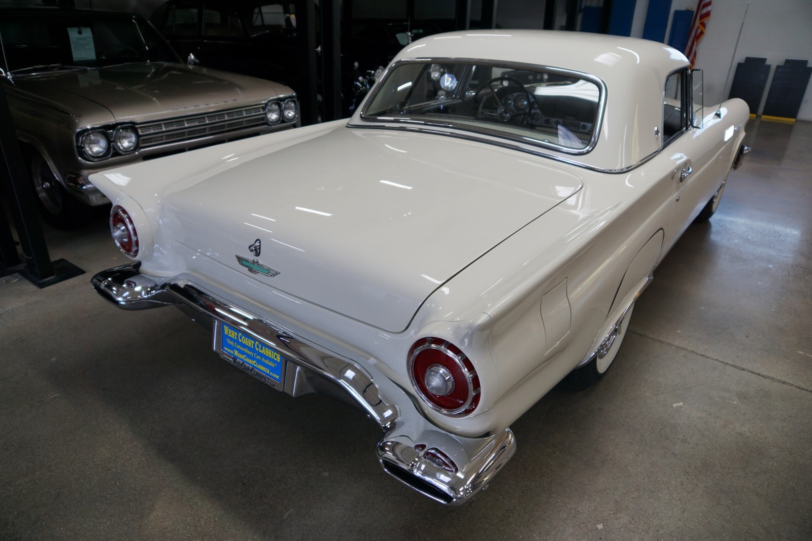 Ford-Thunderbird-1957-Convertible-16