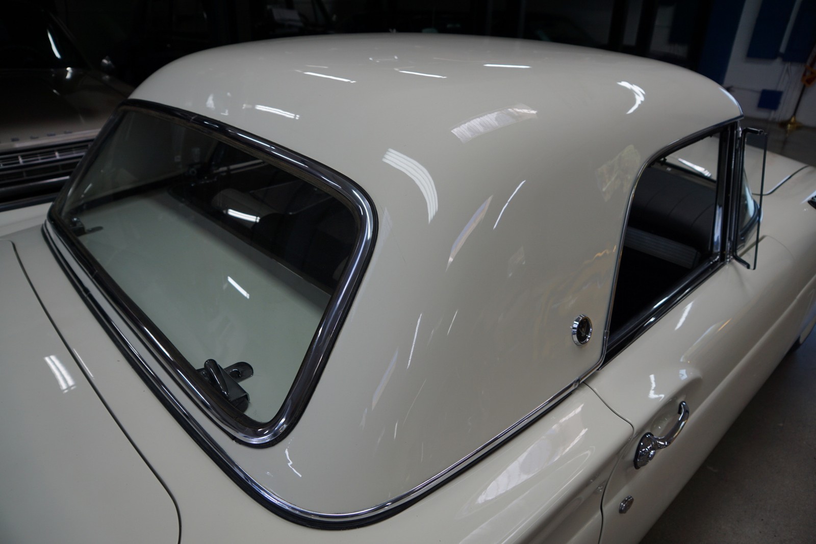 Ford-Thunderbird-1957-Convertible-18