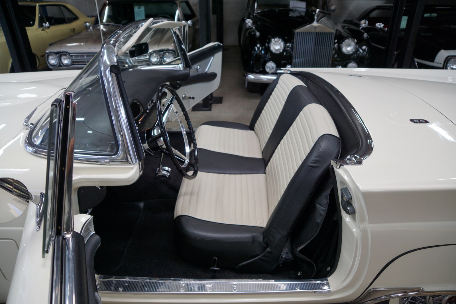 Ford-Thunderbird-1957-Convertible-24