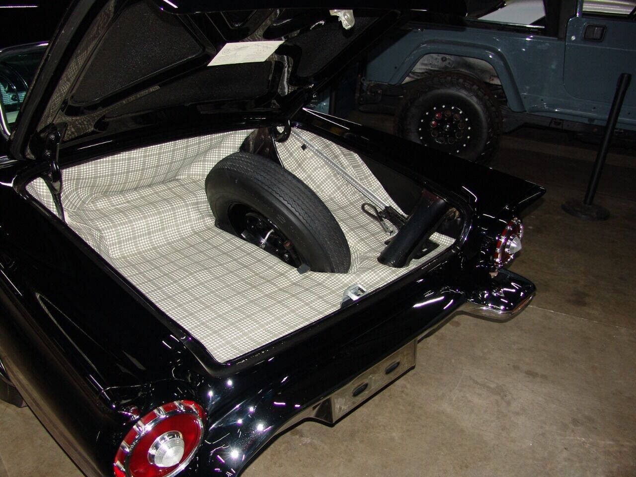 Ford-Thunderbird-1957-Convertible-24