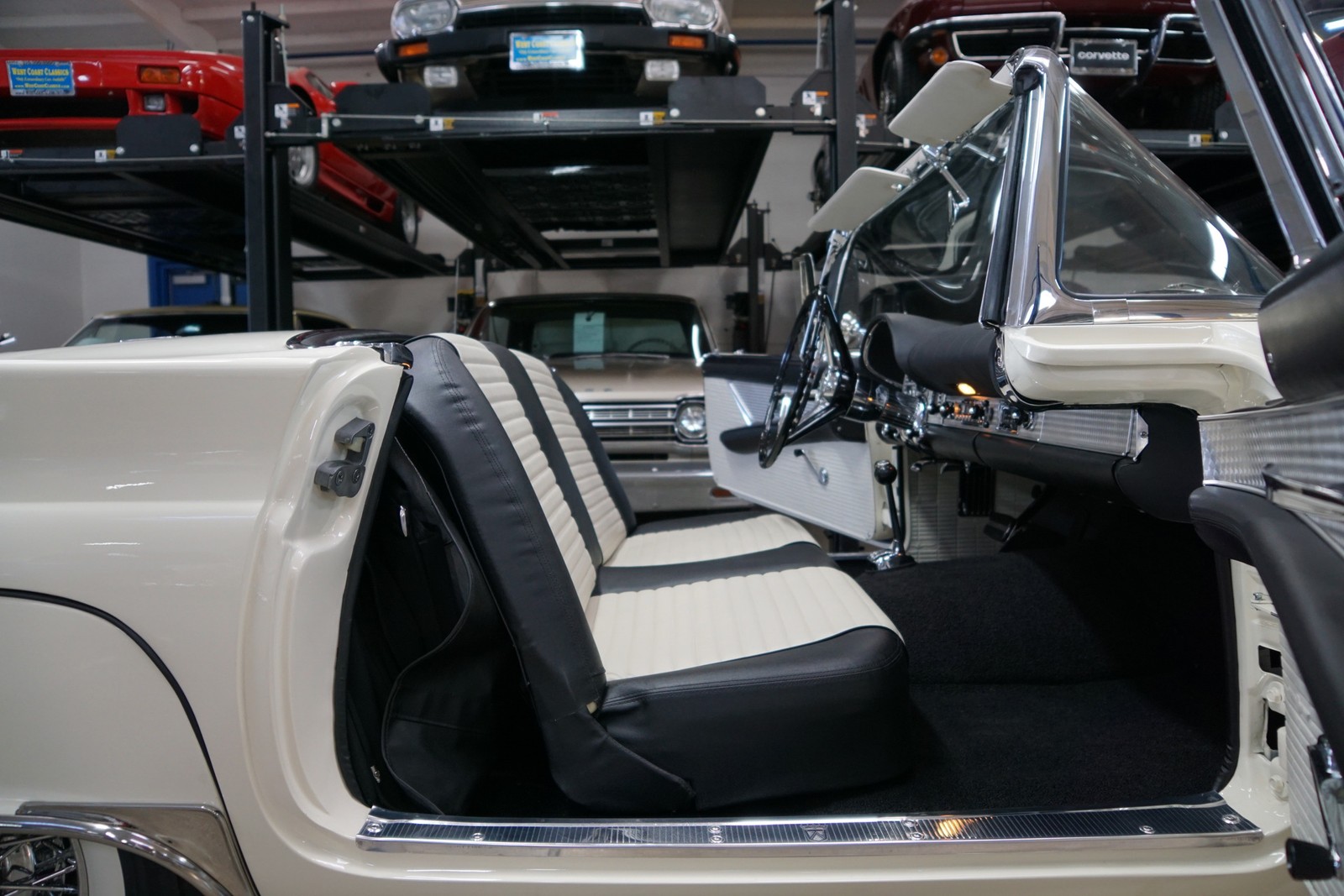 Ford-Thunderbird-1957-Convertible-27