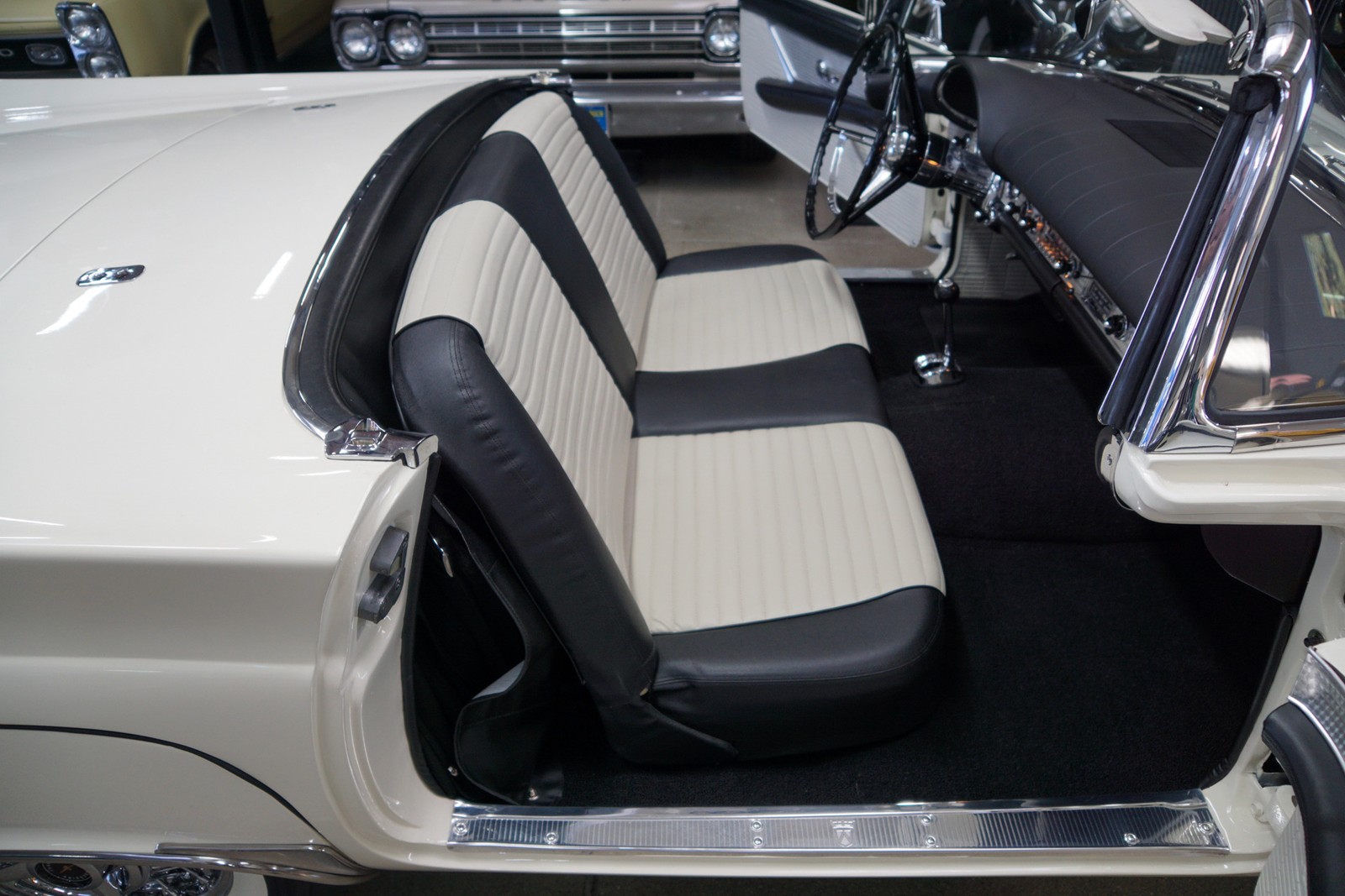 Ford-Thunderbird-1957-Convertible-28