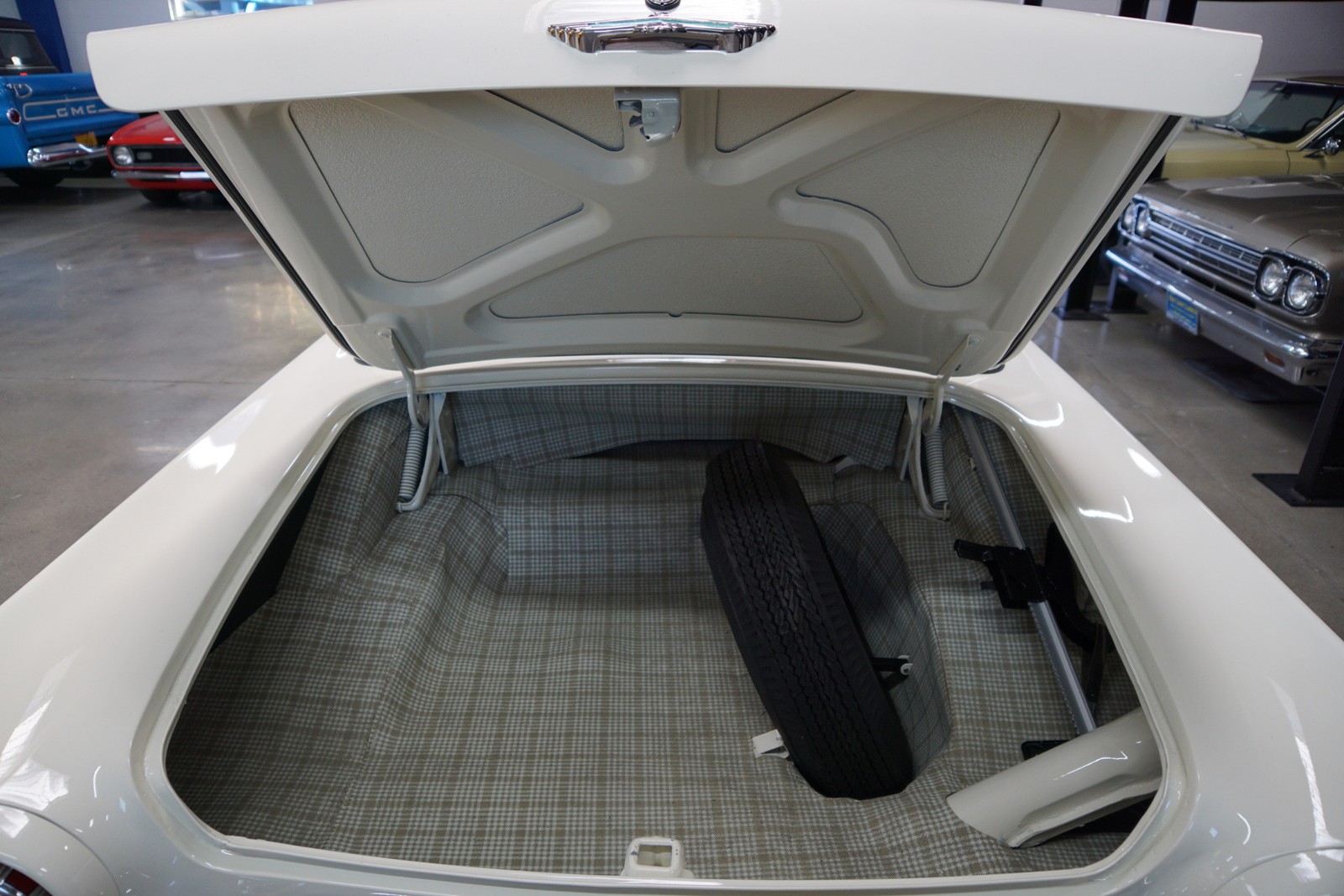 Ford-Thunderbird-1957-Convertible-34