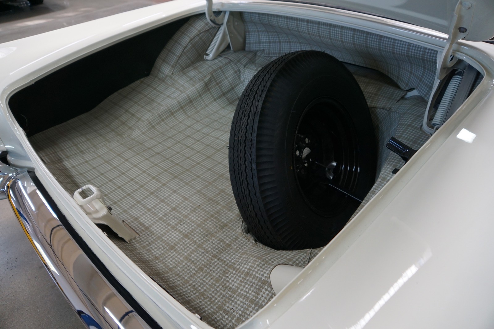 Ford-Thunderbird-1957-Convertible-36