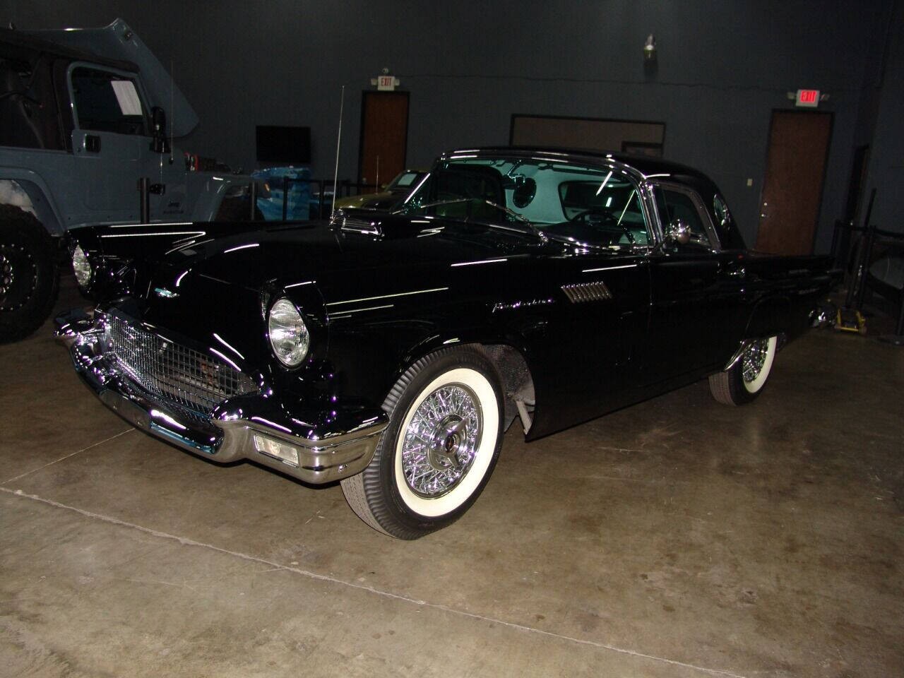 Ford-Thunderbird-1957-Convertible-4