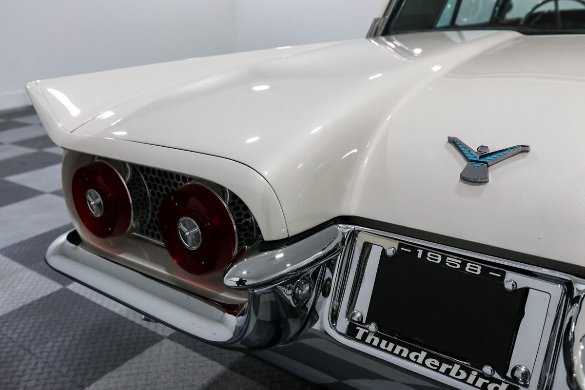 Ford-Thunderbird-1958-Coupe-25