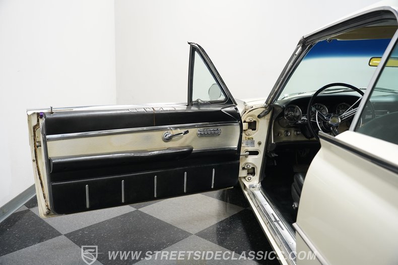 Ford-Thunderbird-1962-Corinthian-White-Black-10