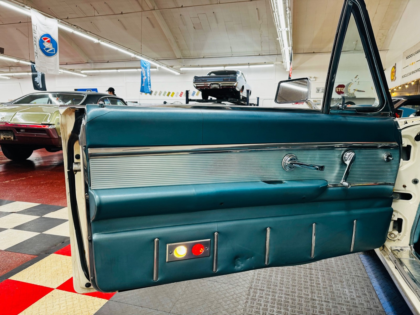 Ford-Thunderbird-1963-Coupe-37