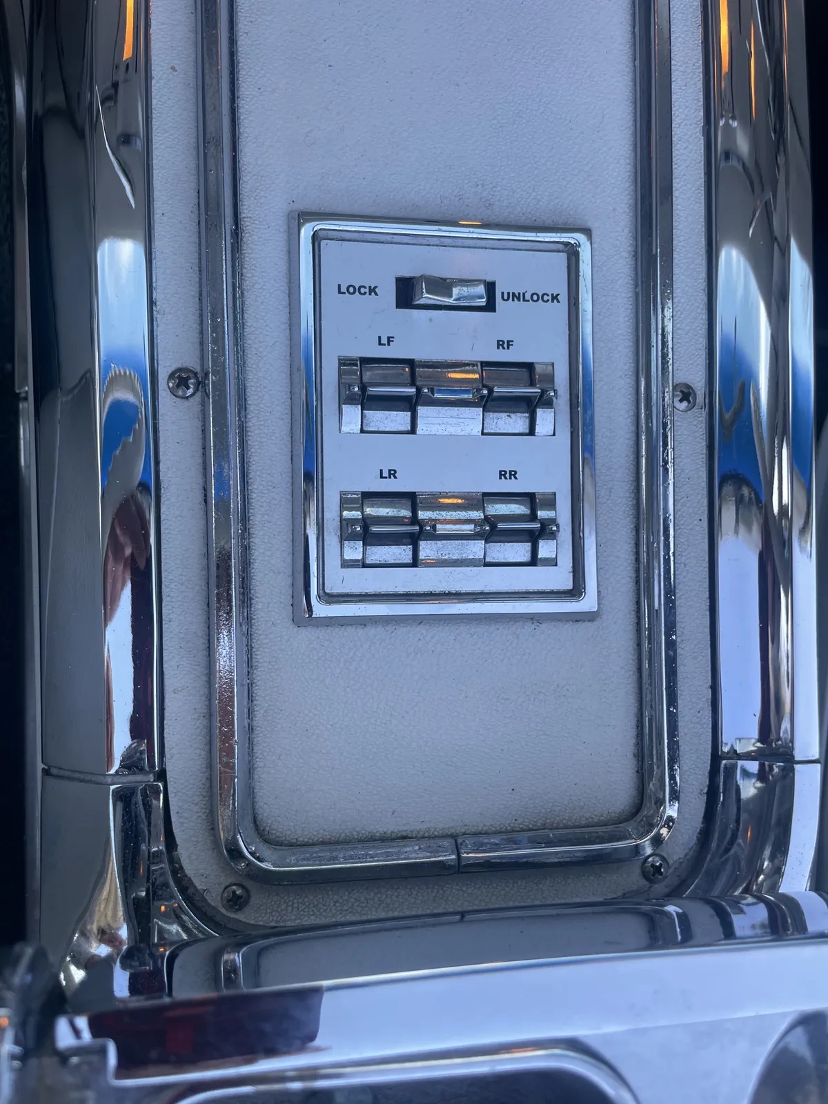 Ford-Thunderbird-1965-Frost-Turguiose-White-1