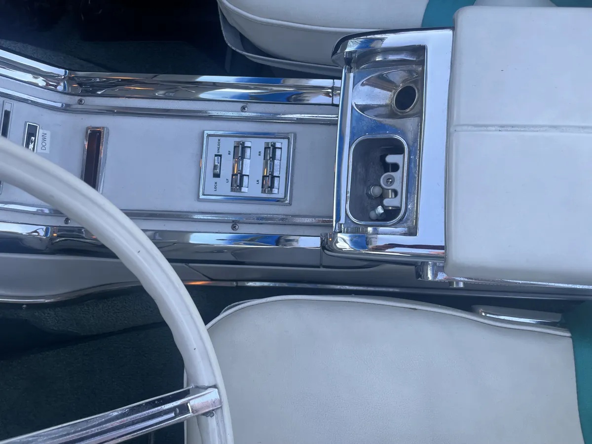 Ford-Thunderbird-1965-Frost-Turguiose-White-11