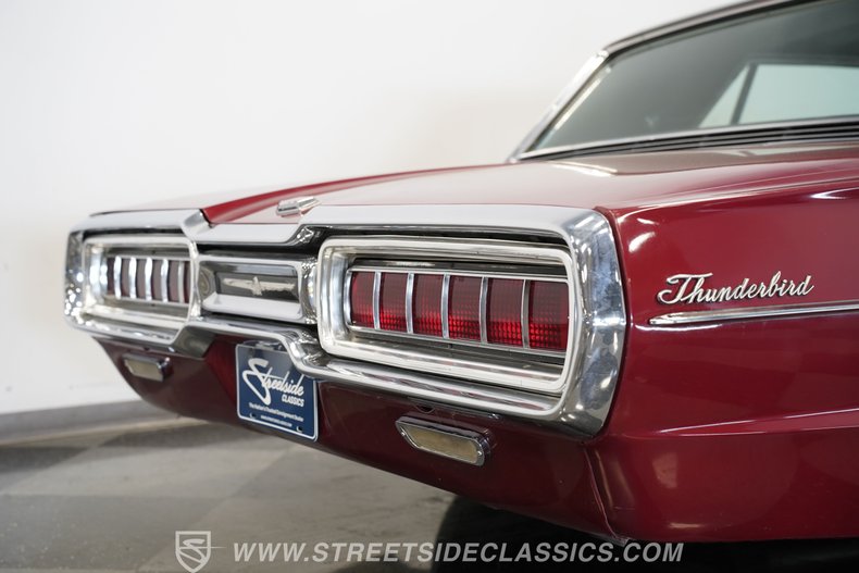 Ford-Thunderbird-1965-Maroon-Black-35