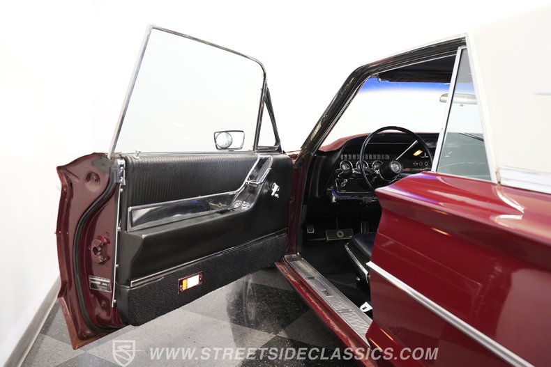 Ford-Thunderbird-1965-Maroon-Black-42