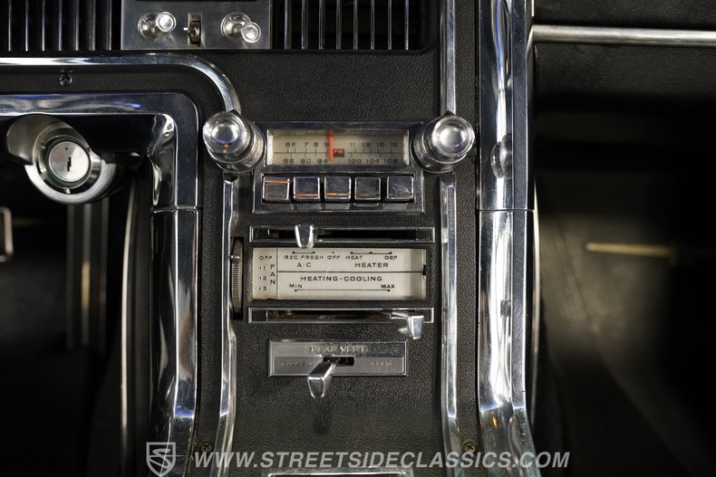 Ford-Thunderbird-1965-Maroon-Black-45