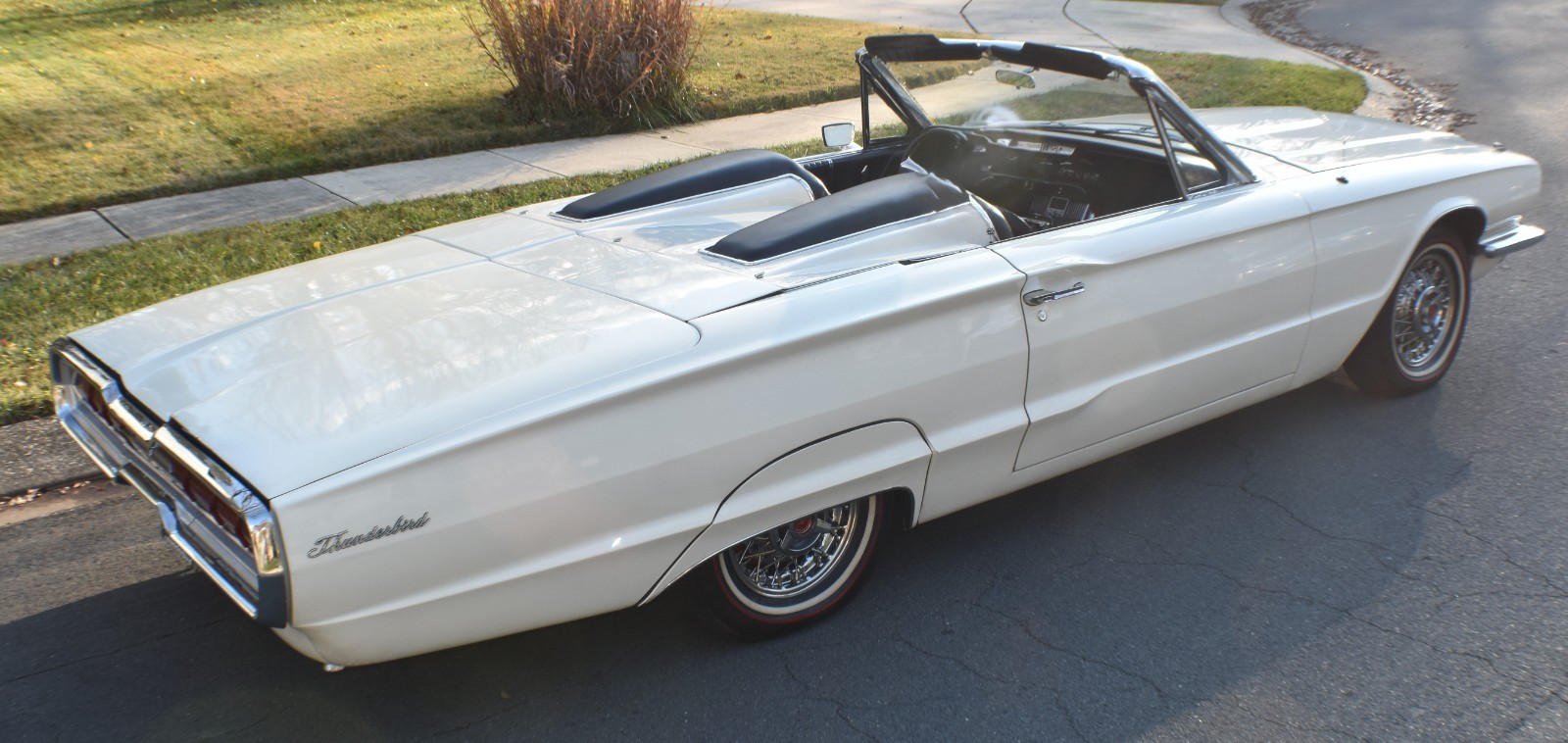 Ford-Thunderbird-1966-Convertible-10