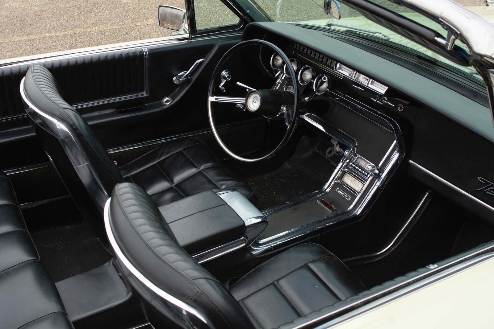 Ford-Thunderbird-1966-Convertible-11