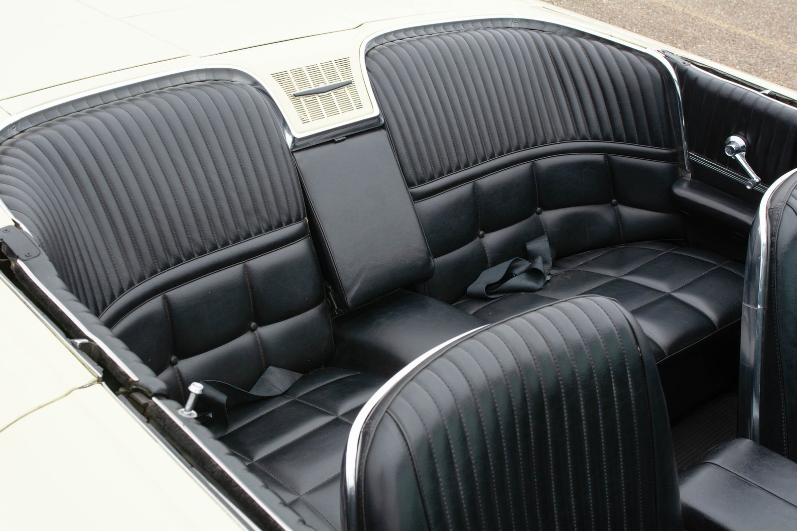 Ford-Thunderbird-1966-Convertible-12