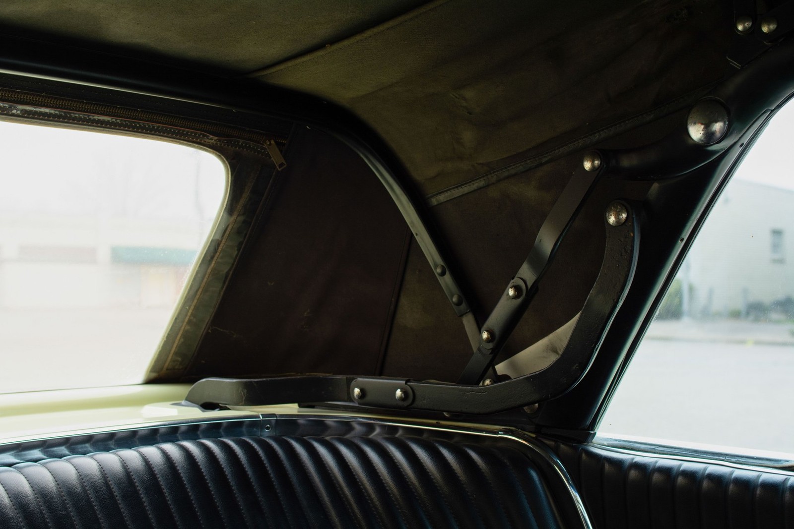 Ford-Thunderbird-1966-Convertible-17