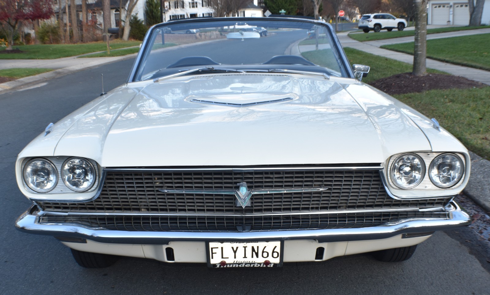 Ford-Thunderbird-1966-Convertible-2