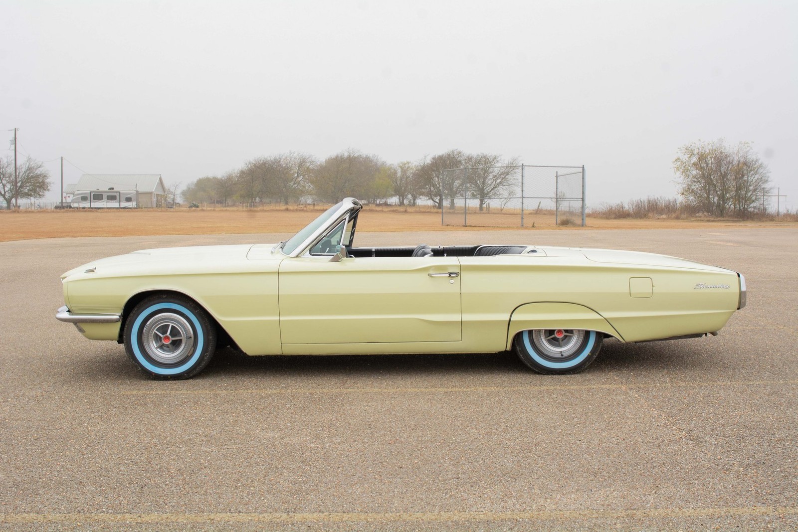 Ford-Thunderbird-1966-Convertible-2