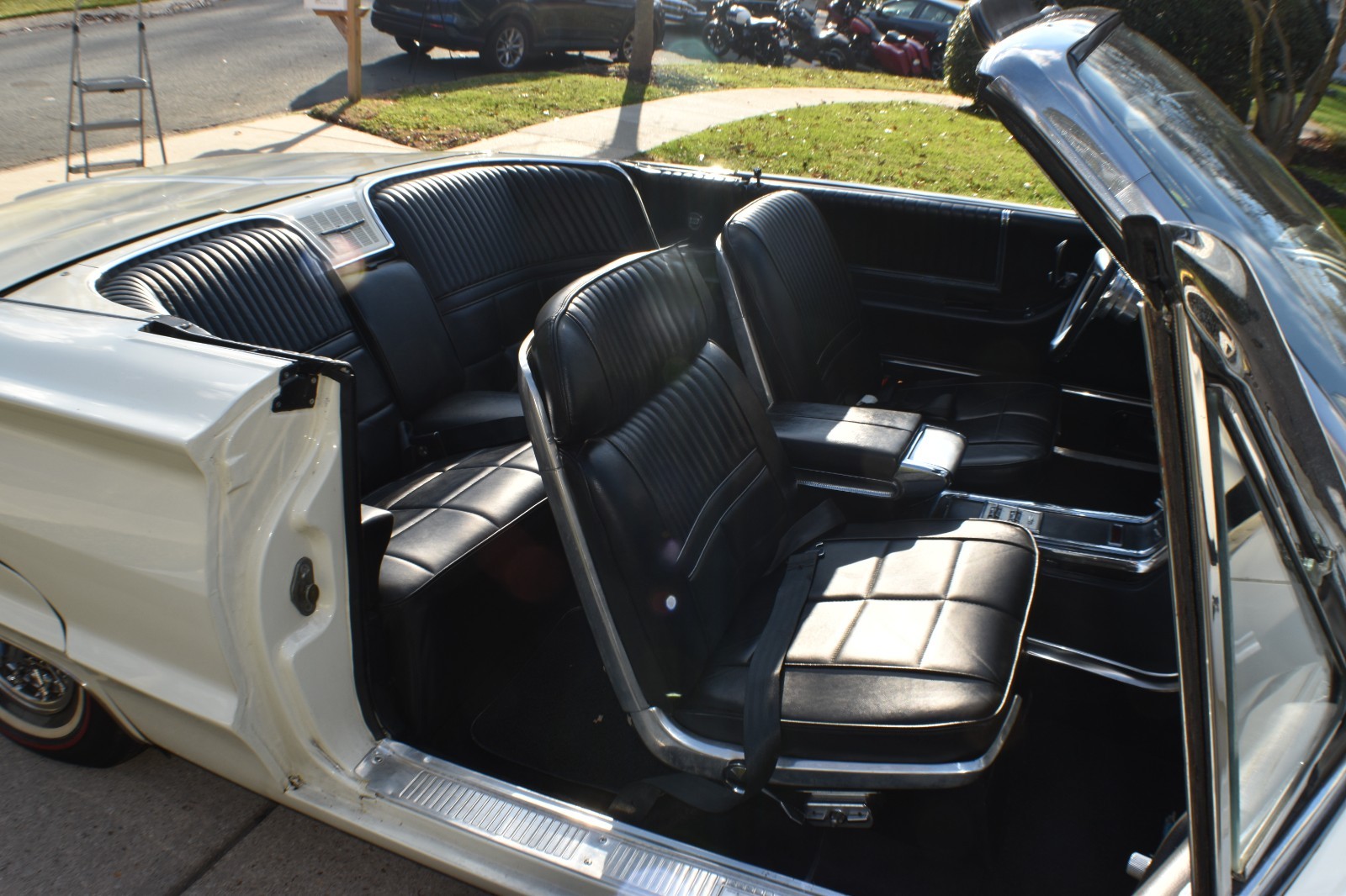 Ford-Thunderbird-1966-Convertible-22