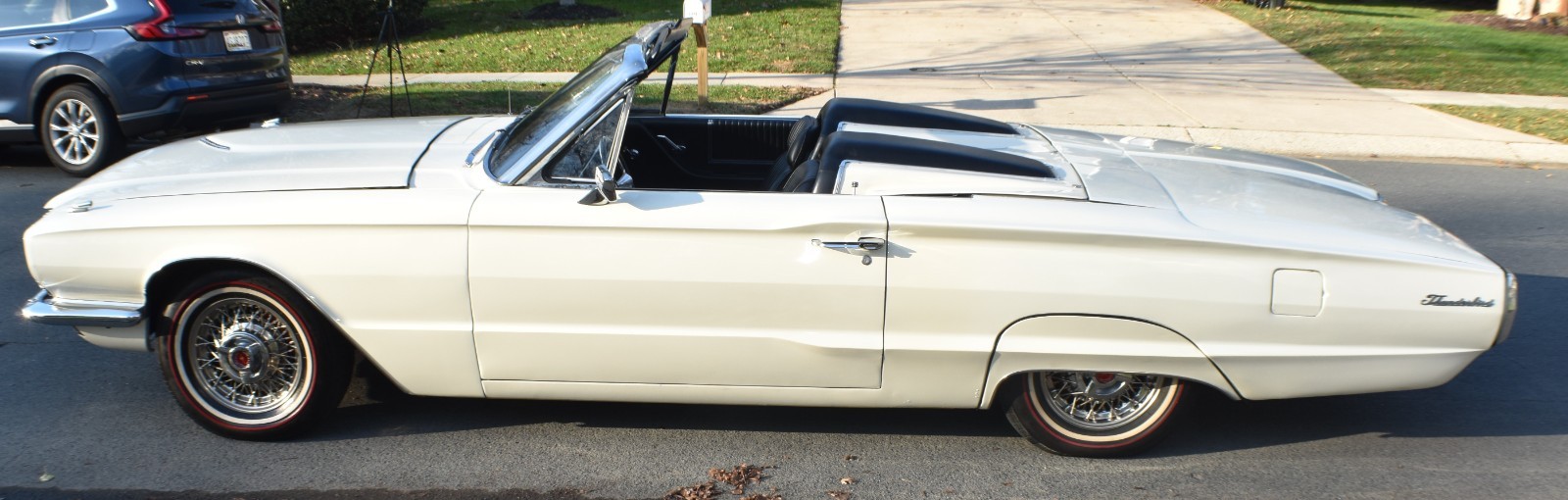 Ford-Thunderbird-1966-Convertible-5