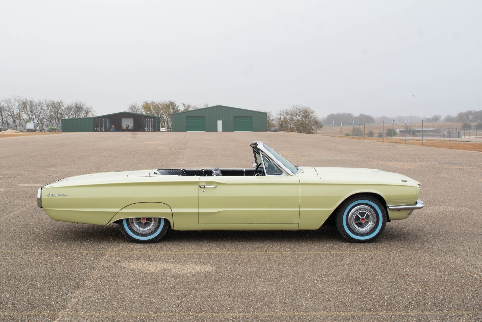 Ford-Thunderbird-1966-Convertible-7