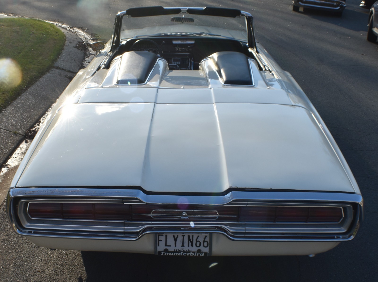 Ford-Thunderbird-1966-Convertible-8