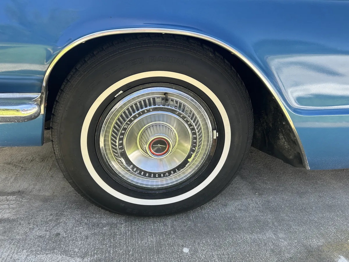 Ford-Thunderbird-1966-Electric-Blue-Blue-13