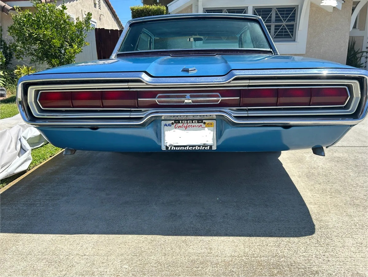 Ford-Thunderbird-1966-Electric-Blue-Blue-2