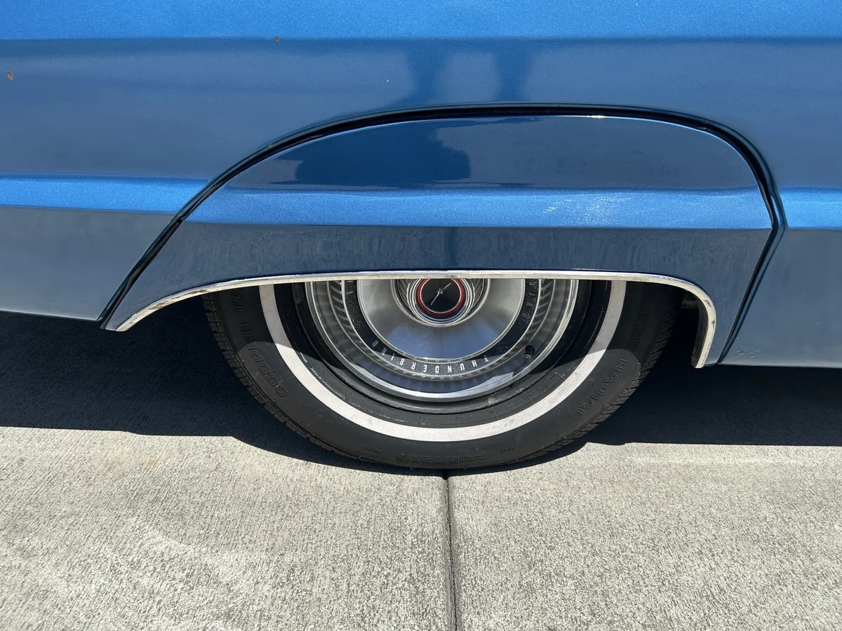 Ford-Thunderbird-1966-Electric-Blue-Blue-3