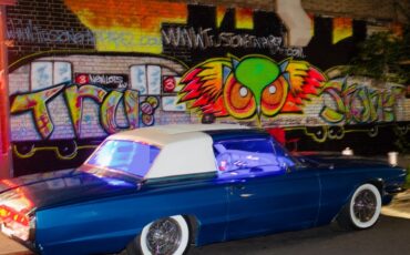 Ford-Thunderbird-1966-Sedan-2