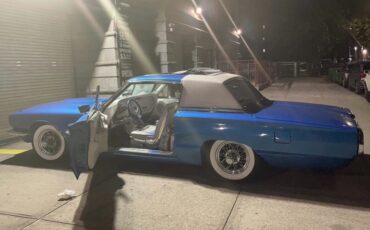 Ford-Thunderbird-1966-Sedan-3