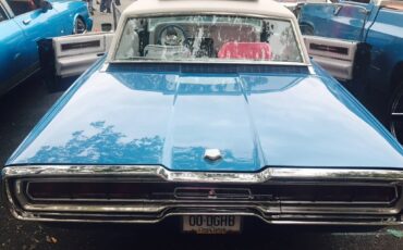 Ford-Thunderbird-1966-Sedan