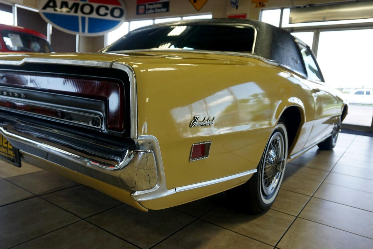 Ford-Thunderbird-1971-Classic-Car-18