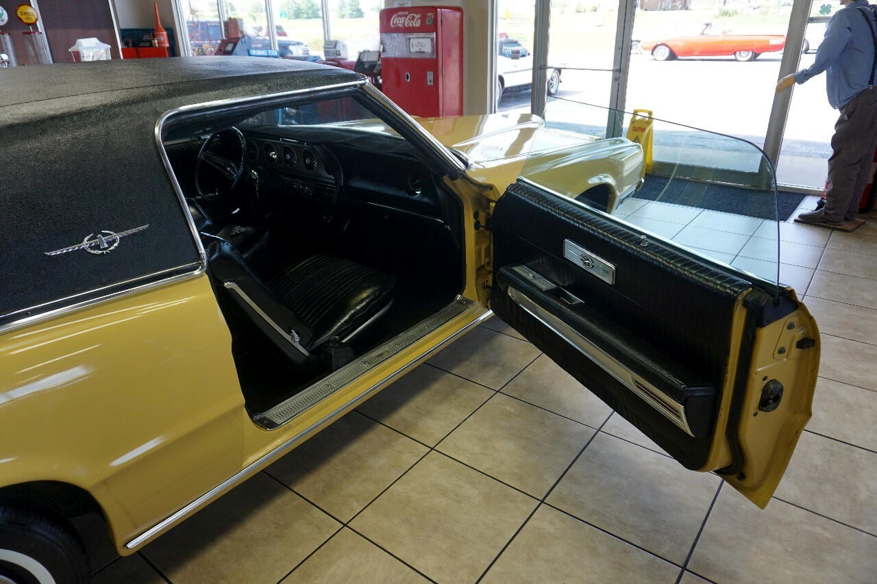 Ford-Thunderbird-1971-Classic-Car-24