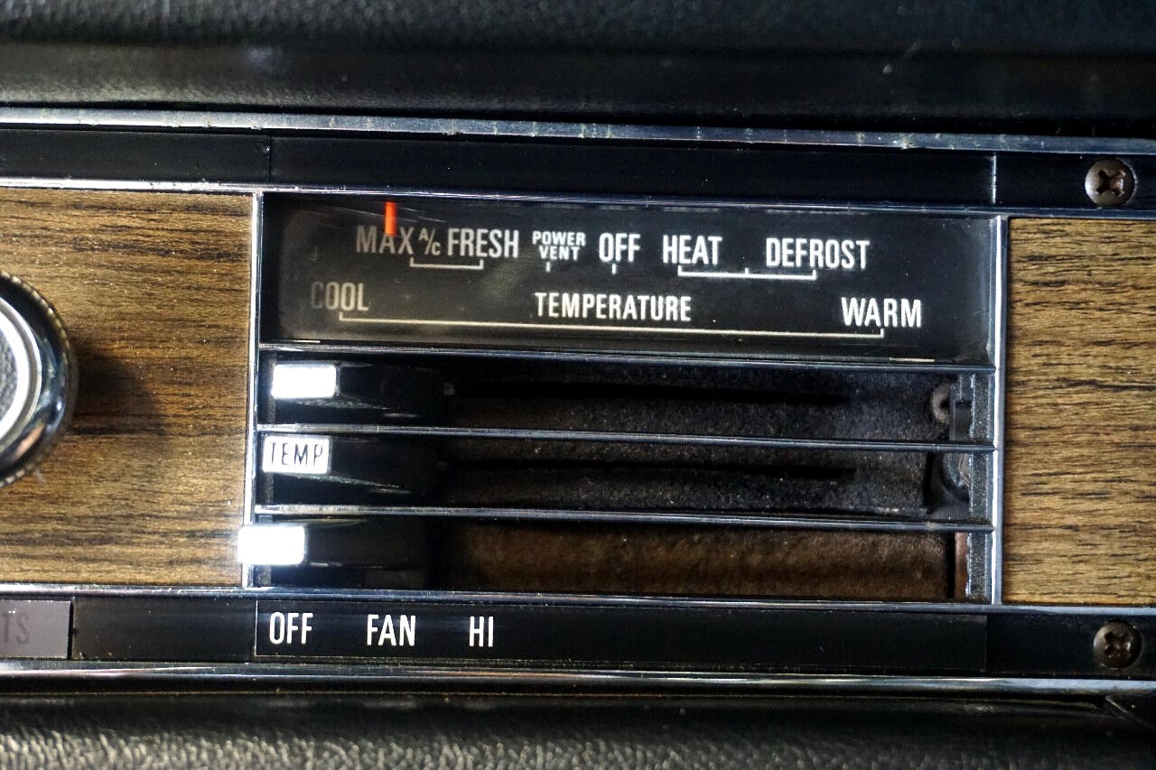 Ford-Thunderbird-1971-Classic-Car-31