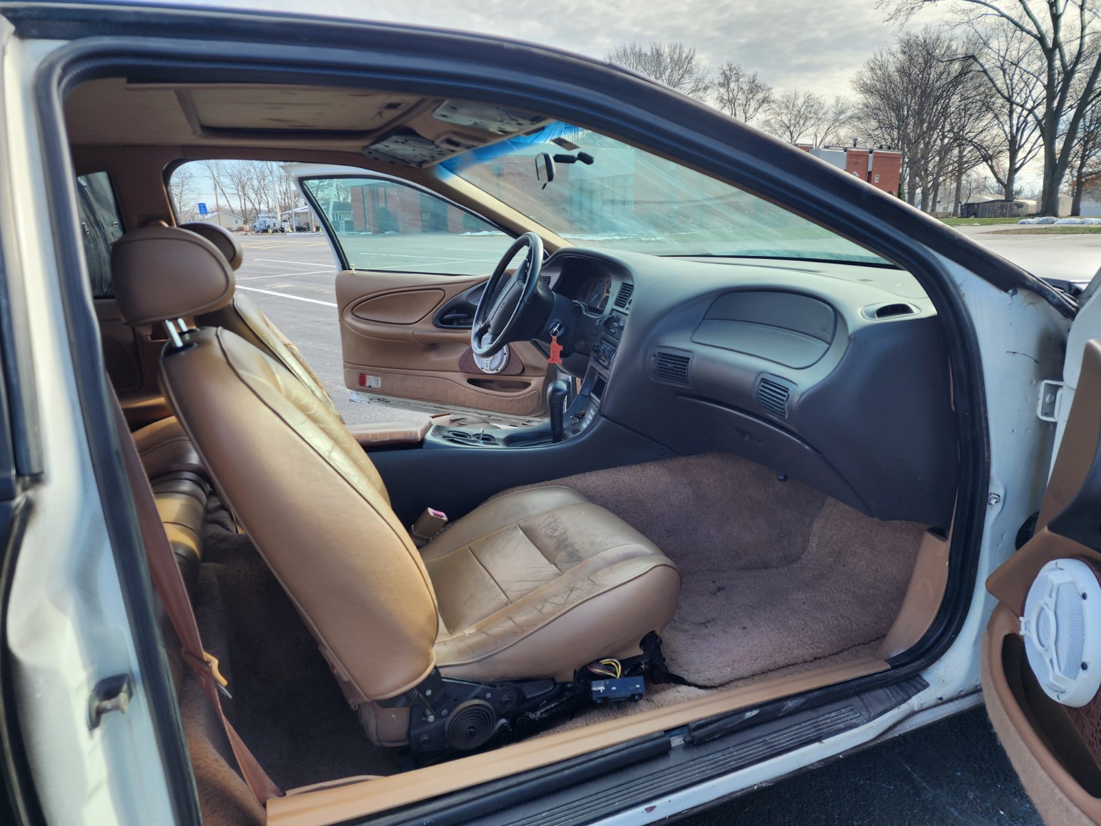 Ford-Thunderbird-1996-SEDAN-8