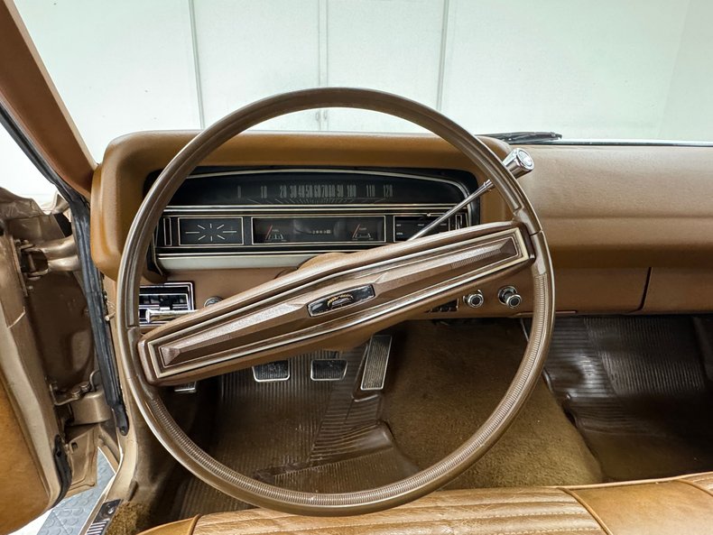 Ford-Torino-1970-Nugget-Gold-Metallic-Ginger-10