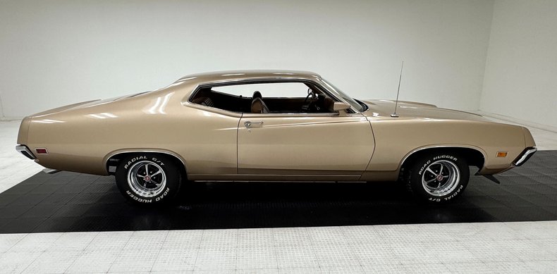 Ford-Torino-1970-Nugget-Gold-Metallic-Ginger-11