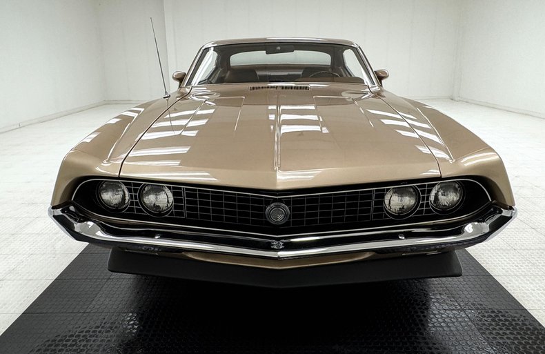 Ford-Torino-1970-Nugget-Gold-Metallic-Ginger-12