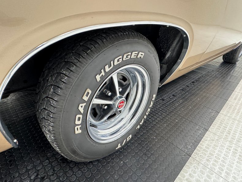 Ford-Torino-1970-Nugget-Gold-Metallic-Ginger-15