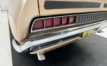 Ford-Torino-1970-Nugget-Gold-Metallic-Ginger-23