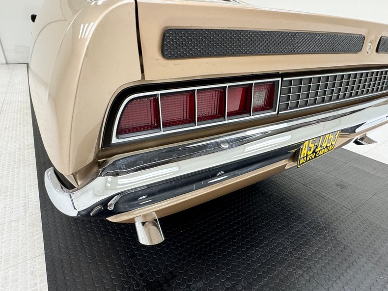 Ford-Torino-1970-Nugget-Gold-Metallic-Ginger-23