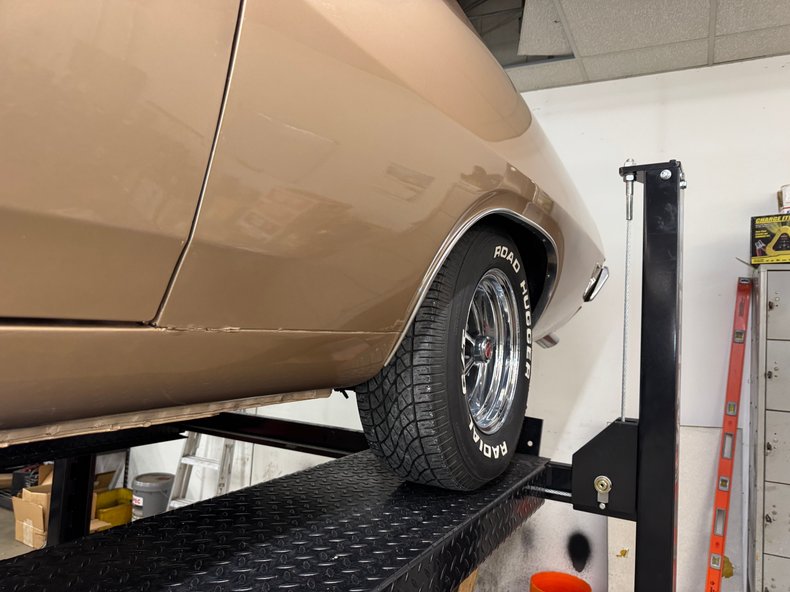 Ford-Torino-1970-Nugget-Gold-Metallic-Ginger-32