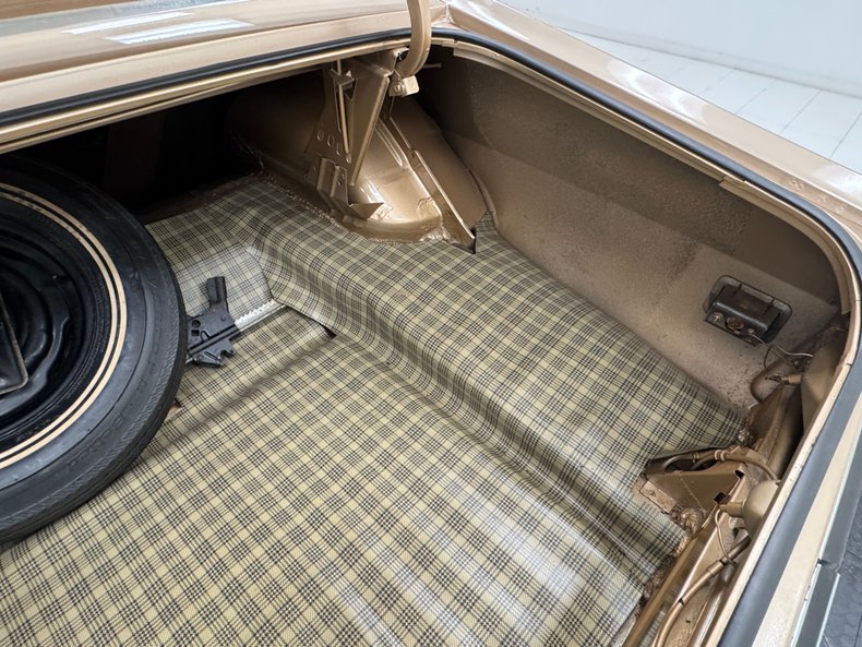 Ford-Torino-1970-Nugget-Gold-Metallic-Ginger-37