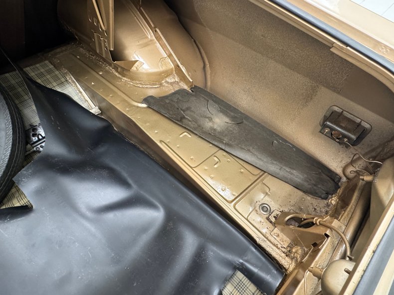 Ford-Torino-1970-Nugget-Gold-Metallic-Ginger-38