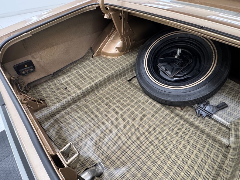 Ford-Torino-1970-Nugget-Gold-Metallic-Ginger-40